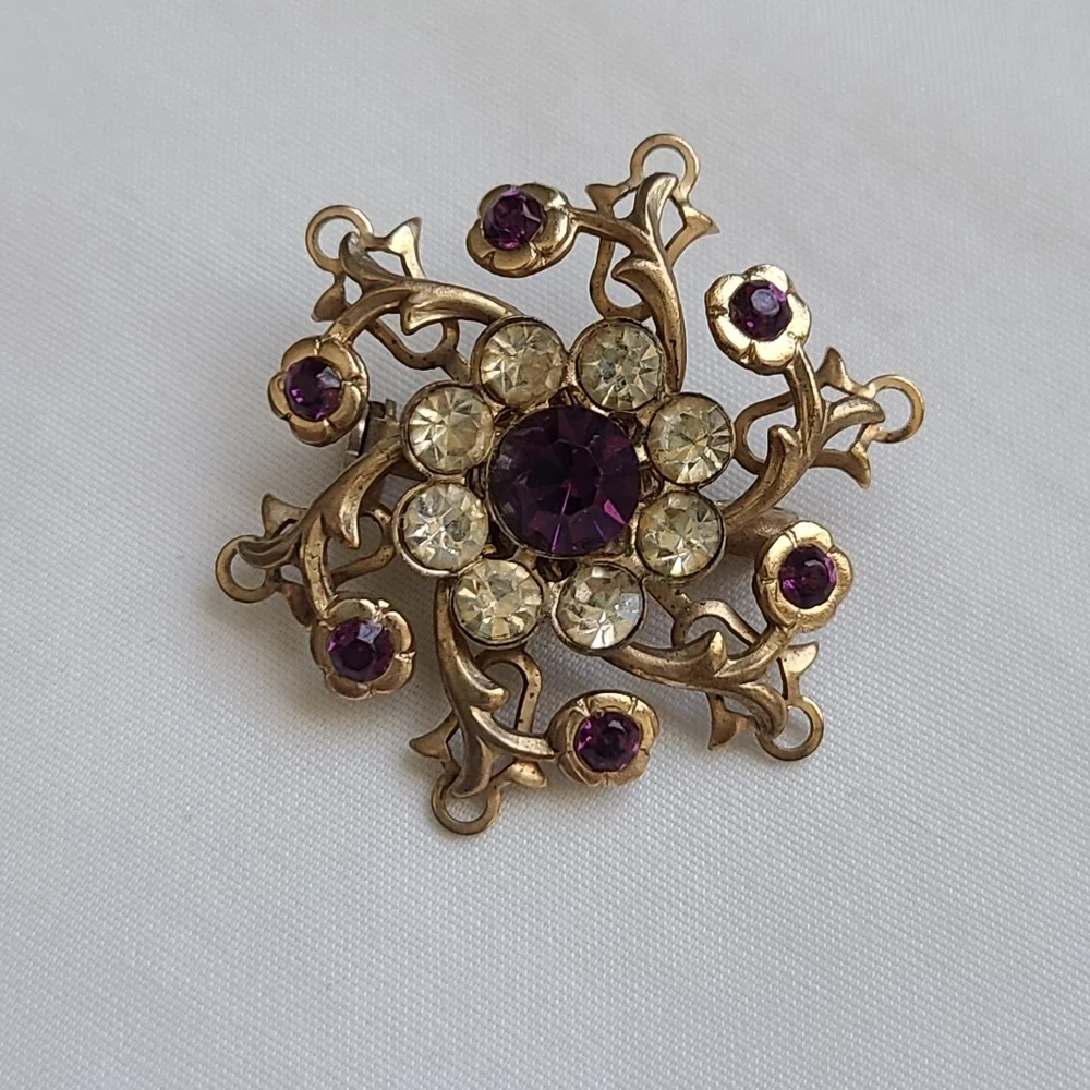 SALE! Vintage 1950s Flower Rhinestone Brooch